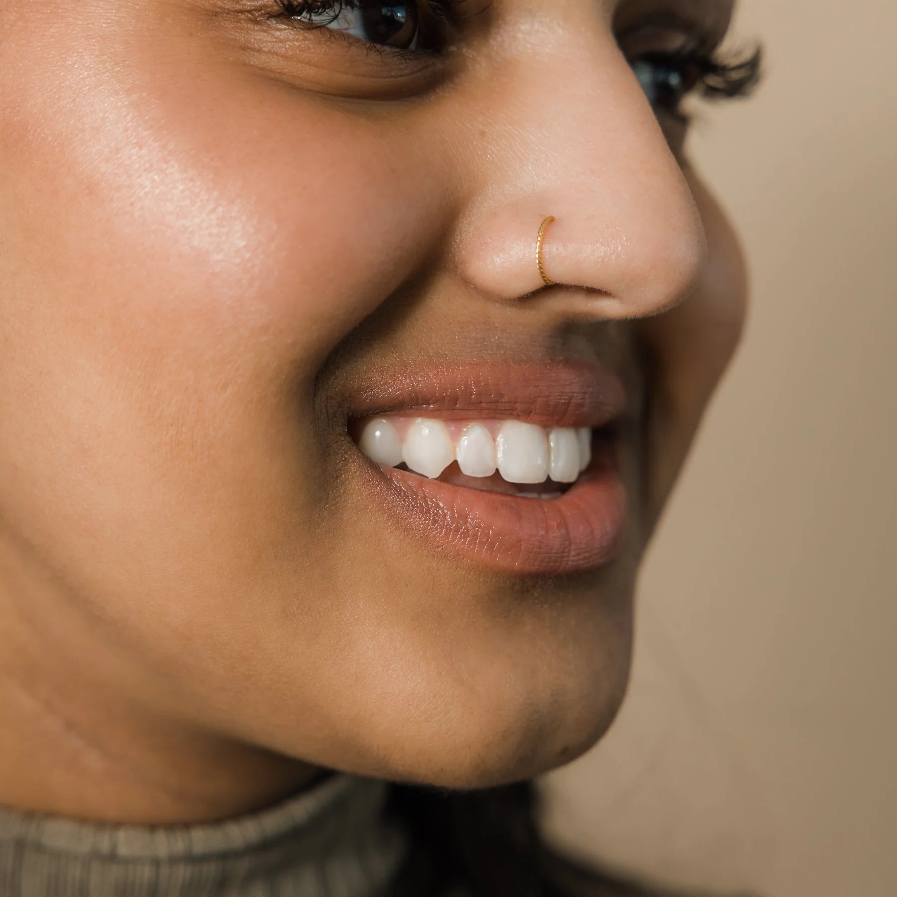 Qamar Eterna Twirl Nose Hoop