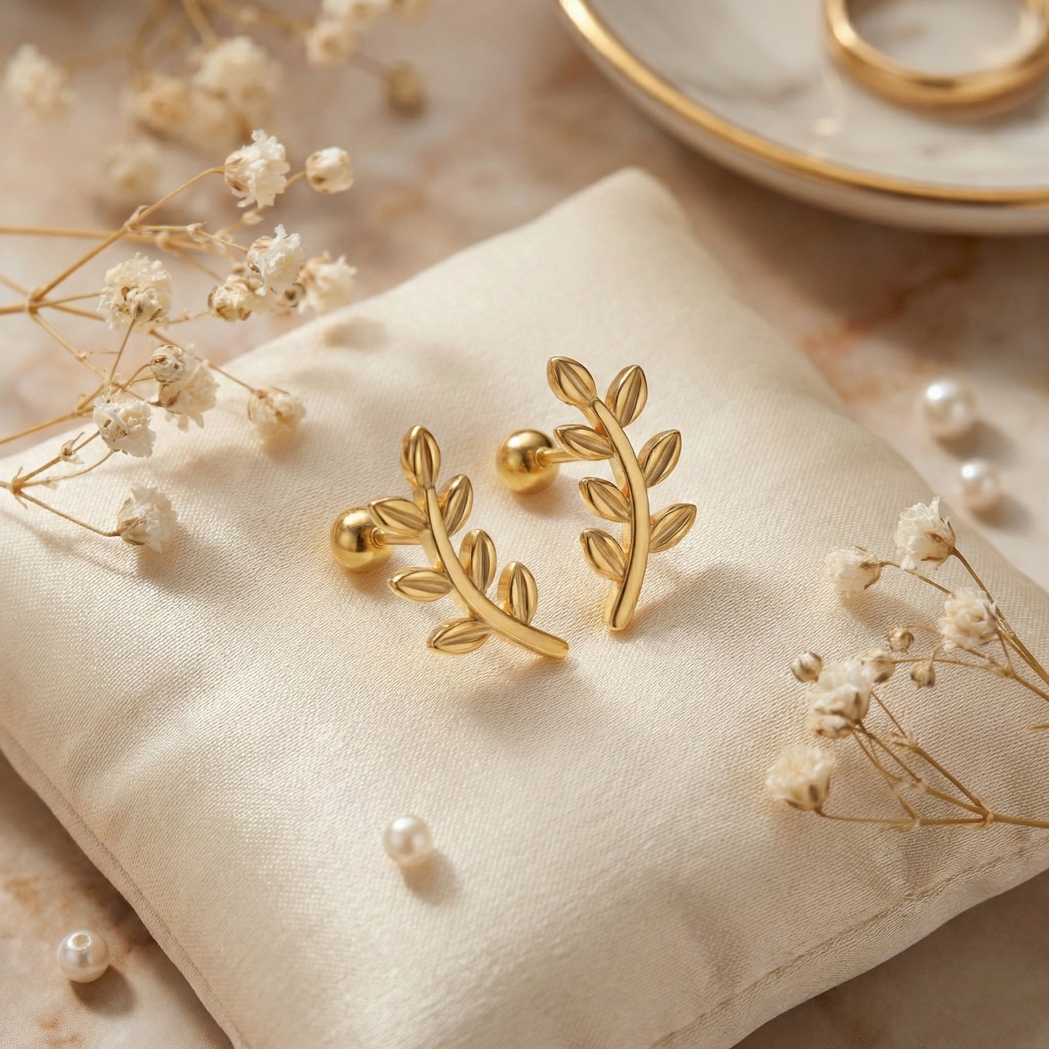 Qamar Sakinah Leaf Earrings